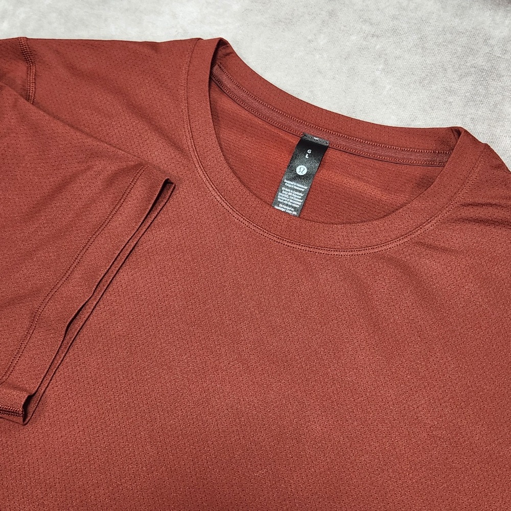 Lululemon Mesh Soft Jersey Short Sleeve Shirt Cranberry Charm Mens Large NEW